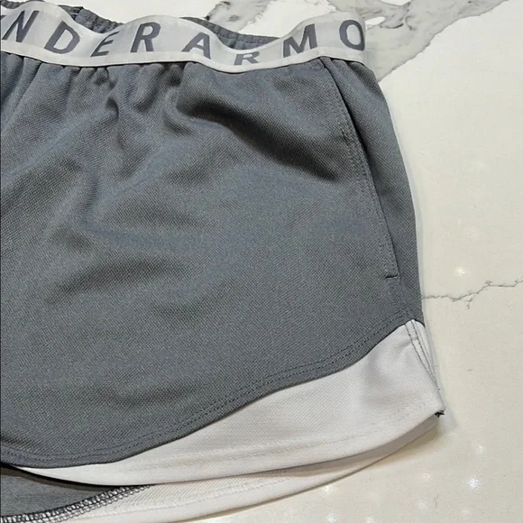 Under Armour Gray Women's Shorts EUC BOX38 - Picture 4 of 6